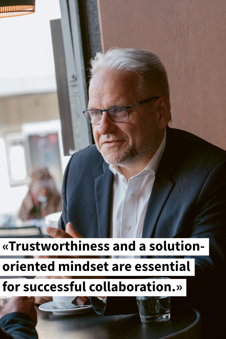 Bernhard Zitat: «Trustworthiness and a solution-oriented mindset are essential  for successful collaboration.»